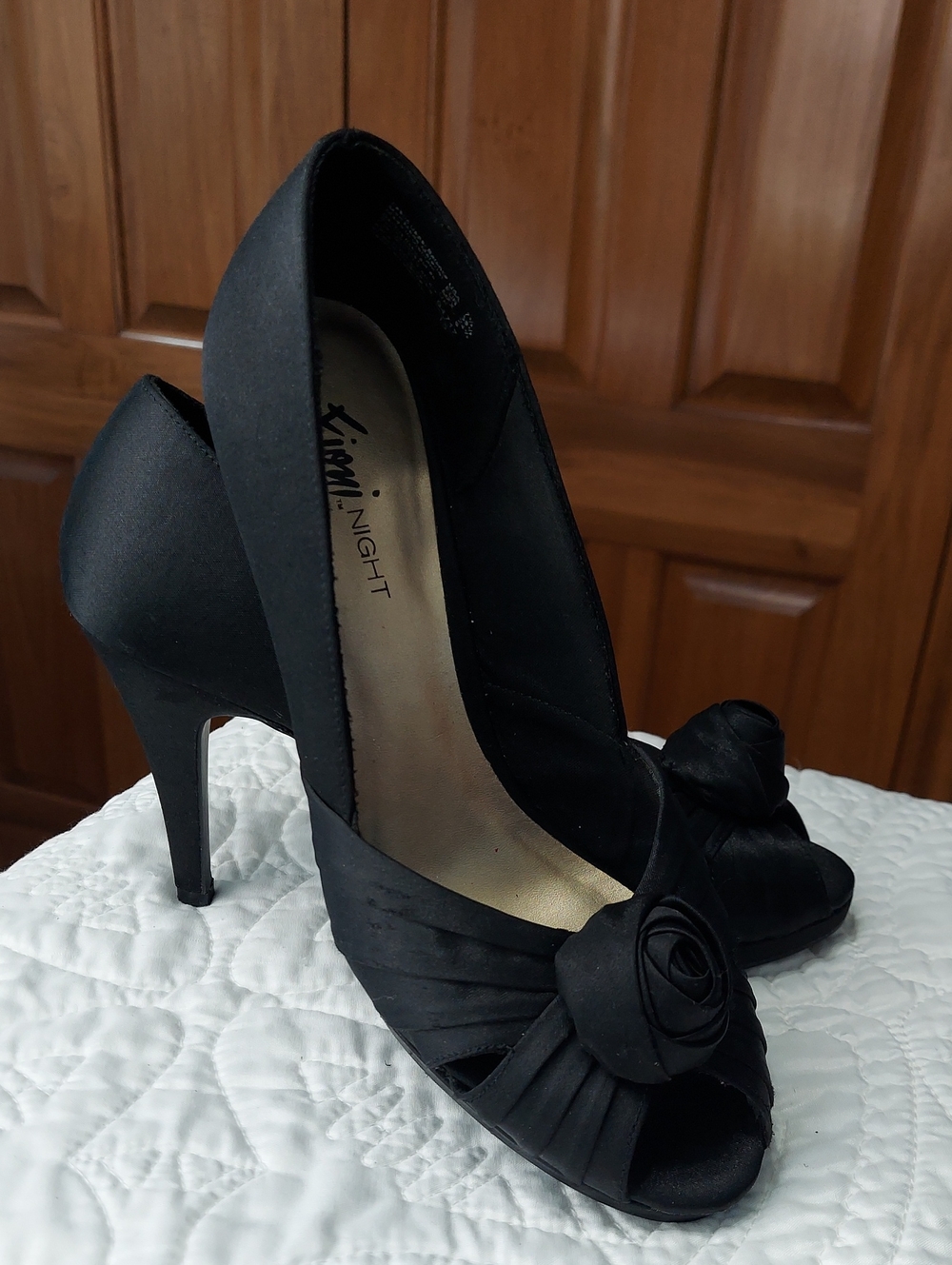 FIONI ISIS Style Satin Open Toe With Rose Heels, Night Black Size 7.5, Like New▪